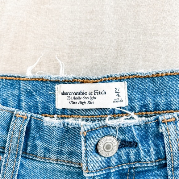 Abercrombie & Fitch The Ankle Straight Ultra High Rise, Size 27/4 - Picture 3 of 5